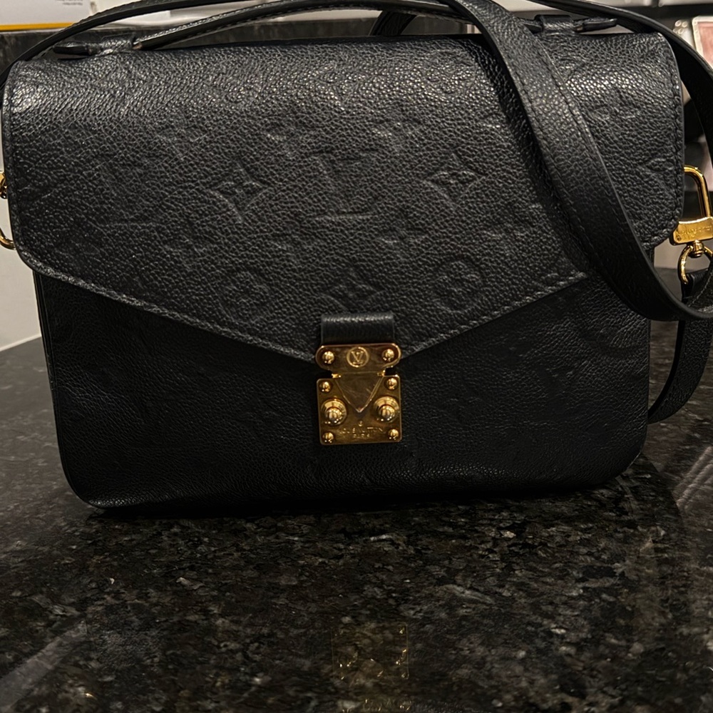 Black Louis Vuitton Pochette Métis Women's Bag